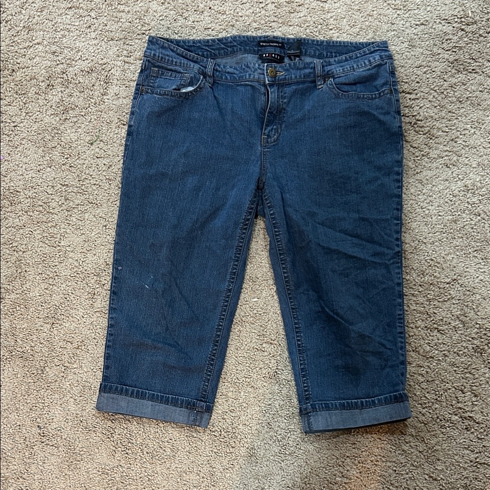 Liz Claiborne Axcess Women's Blue Denim Capris Size 16